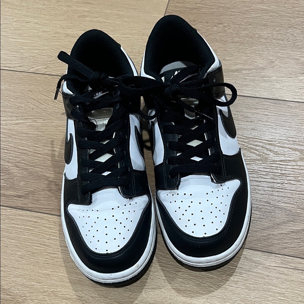Nike Panda Dunks Tennis  Shoes Size 8  (7Y)